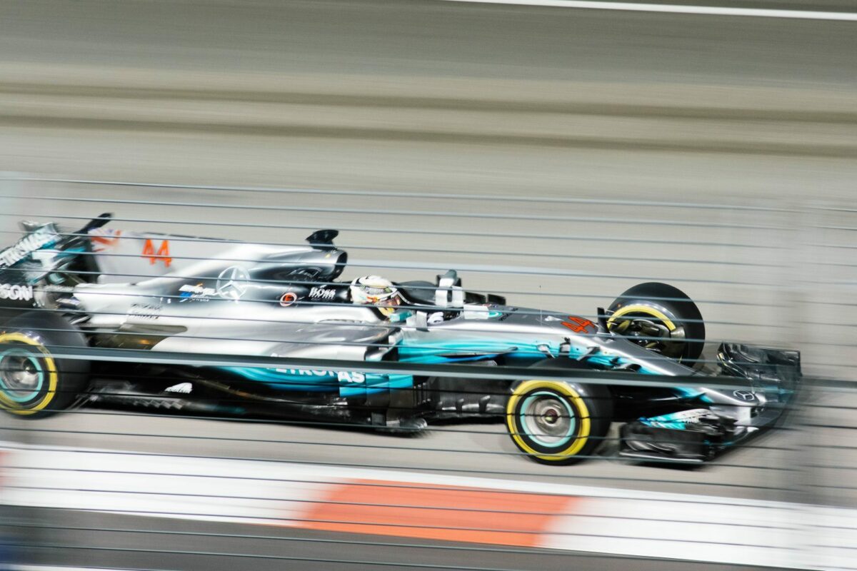 chuttersnap , Unsplash, Mercedes AMG Petronas, 44, Lewis Hamilton